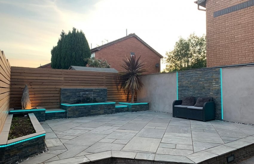 Pavestone Classic Sandstone Paving 600 x 600mm Light Grey [01605004]